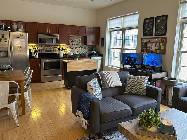 9 Gardner Street 10, Boston, MA 02134