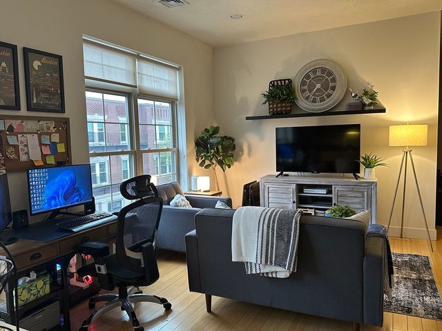 9 Gardner Street 10, Boston, MA 02134