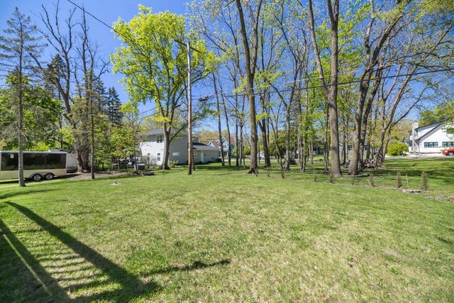 N2473 Greenleaf DRIVE, Lake Geneva, WI 53147