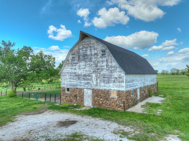 16575 Fir Road, Carthage, MO 64836