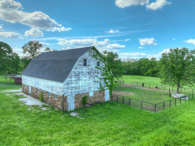 16575 Fir Road, Carthage, MO 64836