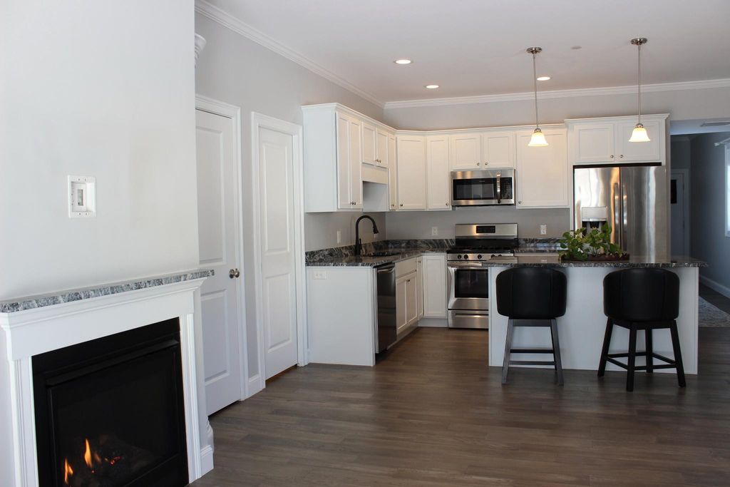 17 Callaway Dr Unit 1, Concord, NH 03301