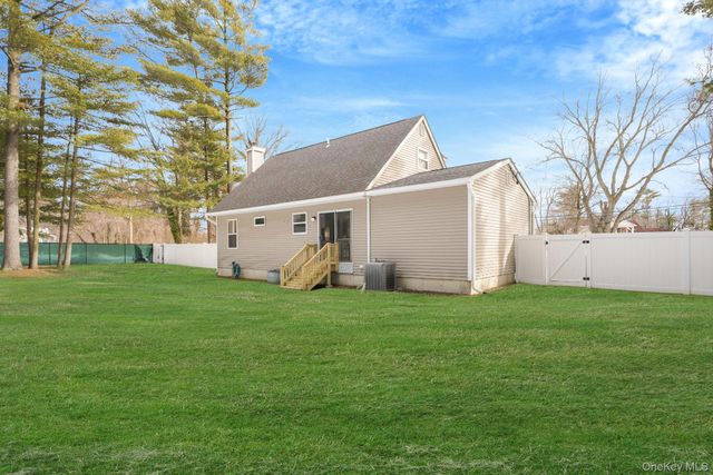 65 Prospect Drive, Brentwood, NY 11717