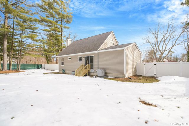 65 Prospect Drive, Brentwood, NY 11717