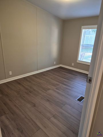 221 Hanover Drive, Byron, GA 31008