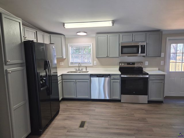 221 Hanover Drive, Byron, GA 31008