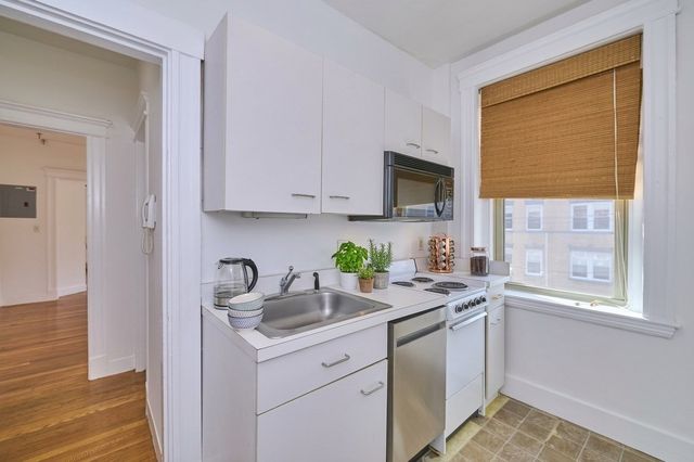 1677 Commonwealth Ave 12, Boston, MA 02135