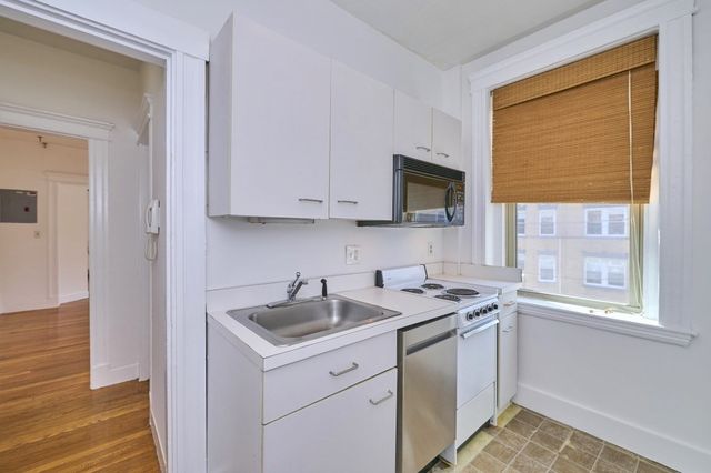 1677 Commonwealth Ave 12, Boston, MA 02135