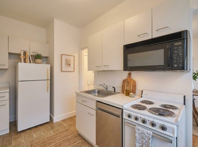 1677 Commonwealth Ave 12, Boston, MA 02135