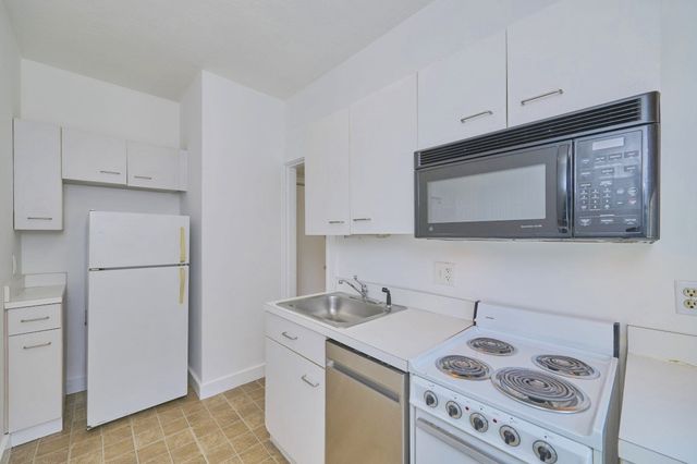 1677 Commonwealth Ave 12, Boston, MA 02135