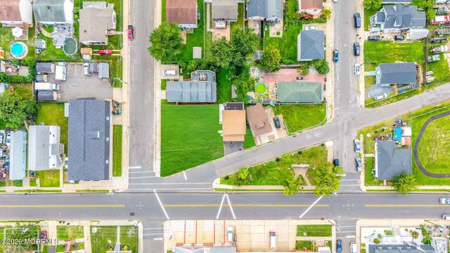 37 Circuit Street, Keansburg, NJ 07734