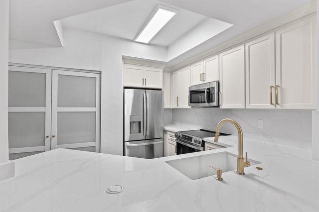 720 S Sapodilla Avenue 106, West Palm Beach, FL 33401