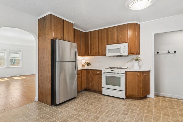 142 S Fremont Street, Palatine, IL 60067