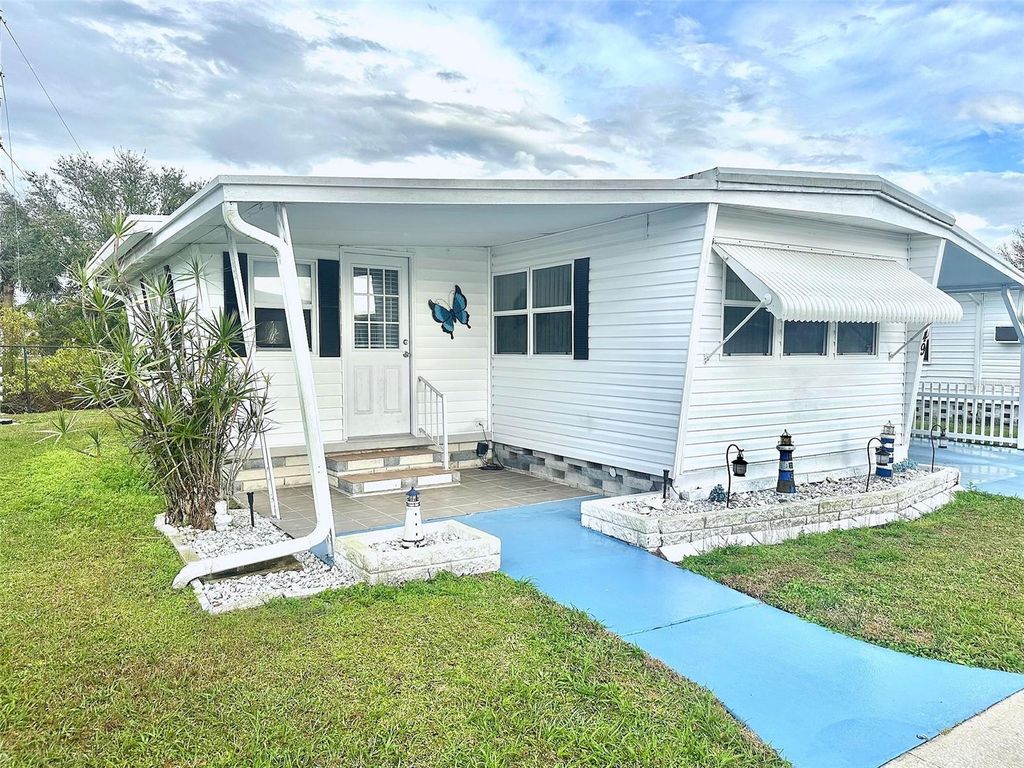 Image 1 of property listing at 2000 E BAY DRIVE 49, Largo, FL 33771