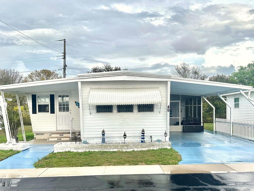 Image 2 of property listing at 2000 E BAY DRIVE 49, Largo, FL 33771