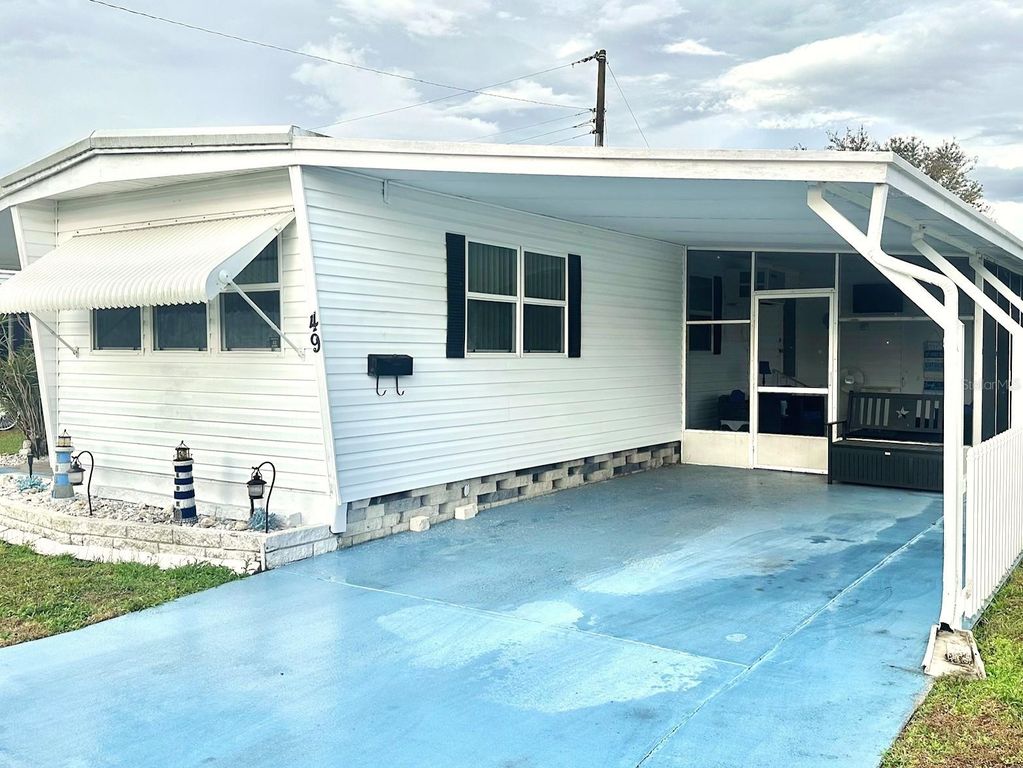 Image 11 of property listing at 2000 E BAY DRIVE 49, Largo, FL 33771