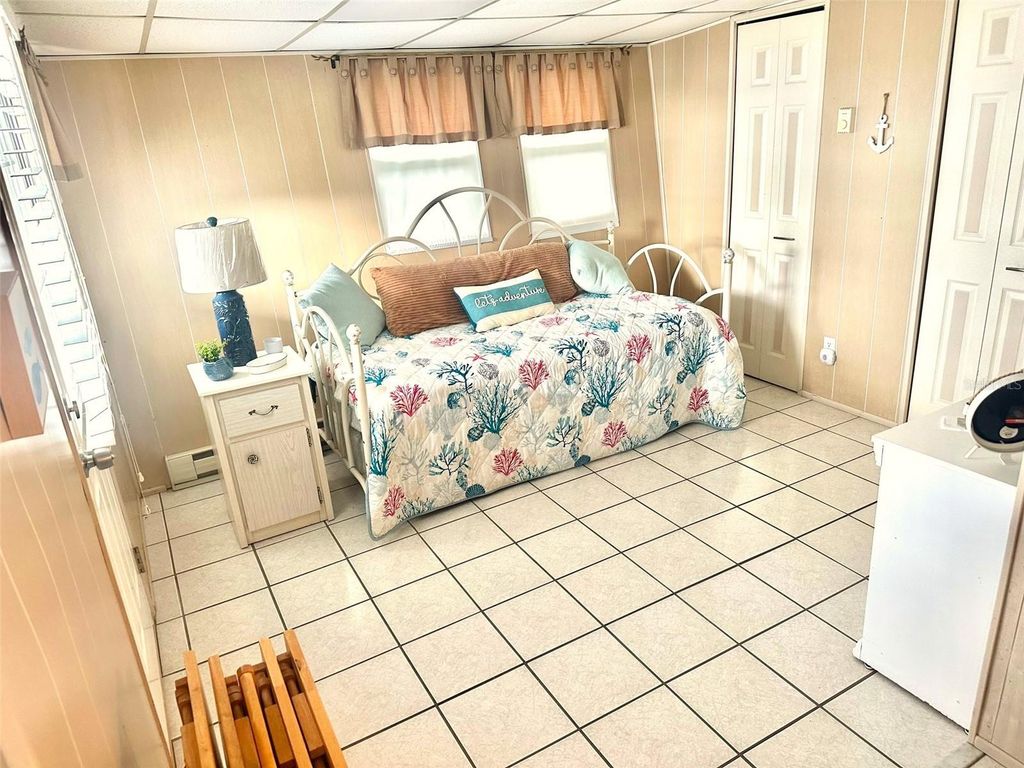 Image 6 of property listing at 2000 E BAY DRIVE 49, Largo, FL 33771