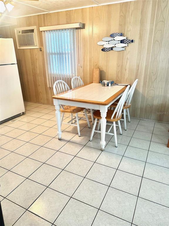 Image 9 of property listing at 2000 E BAY DRIVE 49, Largo, FL 33771