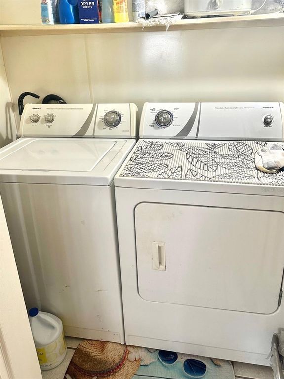 Image 10 of property listing at 2000 E BAY DRIVE 49, Largo, FL 33771