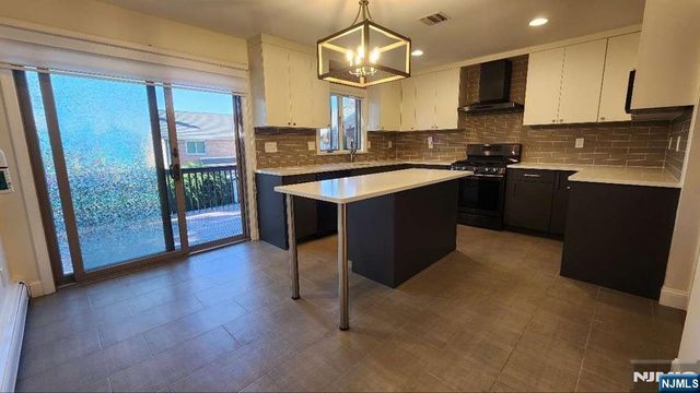 2425 1st Street, Fort Lee, NJ 07024