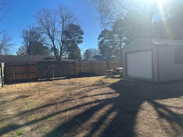 602 Foxwood Drive, Jacksonville, AR 72076