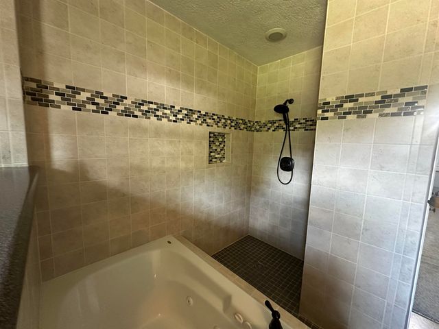 602 Foxwood Drive, Jacksonville, AR 72076