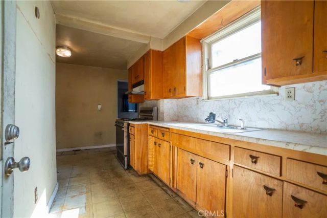 545 W Locust, Ontario, CA 91762