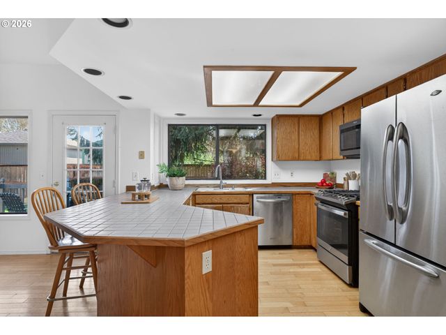 1244 Ne 56TH Ct, Hillsboro, OR 97124