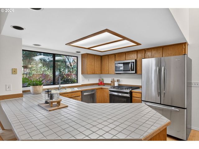 1244 Ne 56TH Ct, Hillsboro, OR 97124