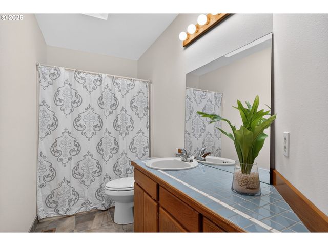 1244 Ne 56TH Ct, Hillsboro, OR 97124