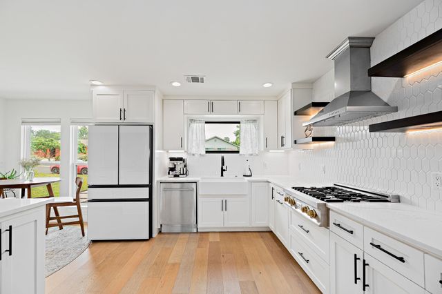 5700 Sutherlin RD, Austin, TX 78723