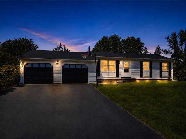 251 Farmview Drive, Walworth, NY 14502