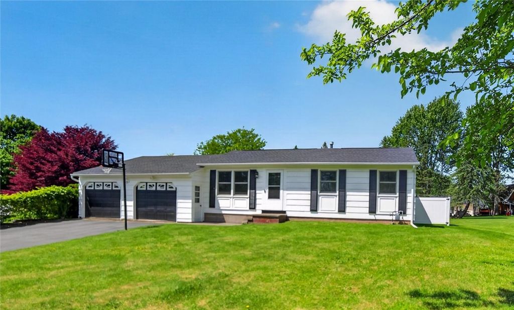 251 Farmview Drive, Walworth, NY 14502