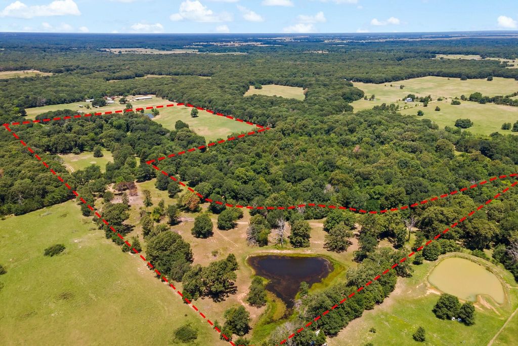 2411 County Road 2411, Honey Grove, TX 75446