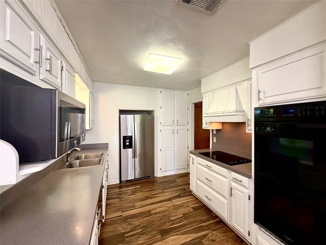 6728 Karen Drive, North Richland Hills, TX 76180