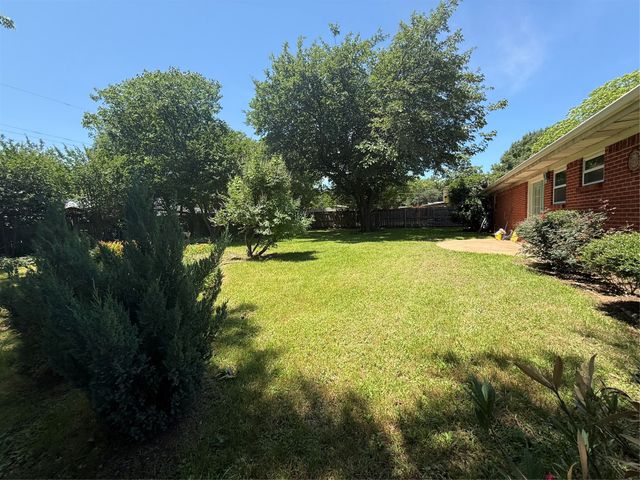 6728 Karen Drive, North Richland Hills, TX 76180