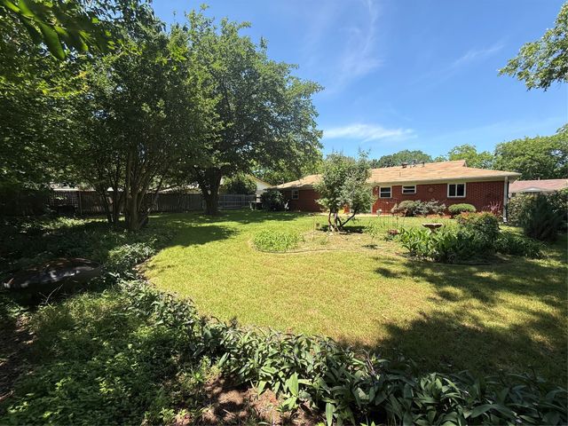 6728 Karen Drive, North Richland Hills, TX 76180