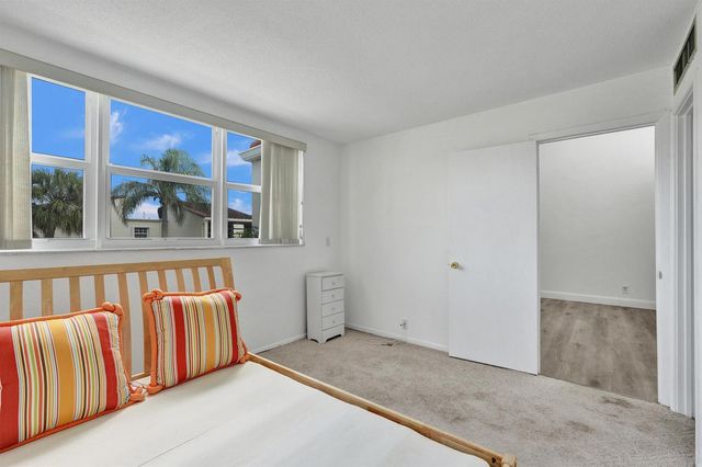 2540 Boundbrook Boulevard 205, West Palm Beach, FL 33406