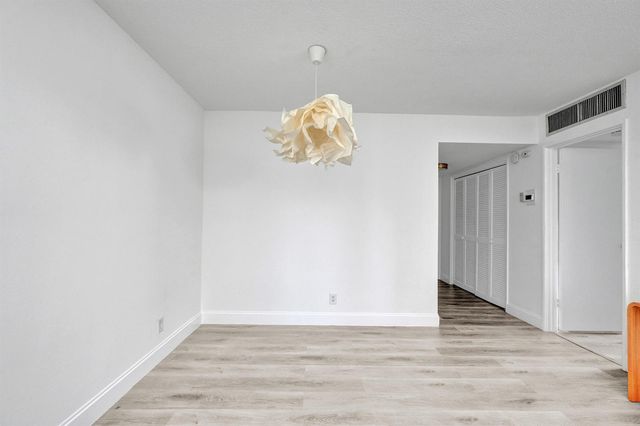 2540 Boundbrook Boulevard 205, West Palm Beach, FL 33406