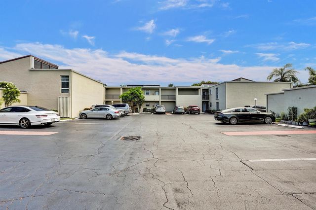 2540 Boundbrook Boulevard 205, West Palm Beach, FL 33406