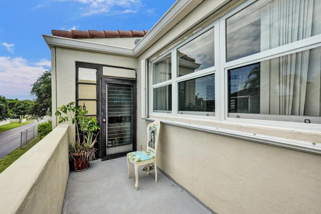 2540 Boundbrook Boulevard 205, West Palm Beach, FL 33406