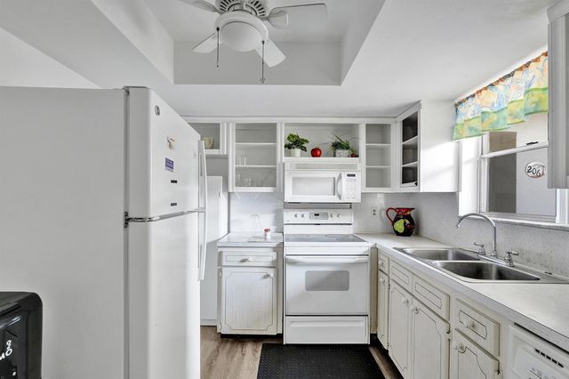 2540 Boundbrook Boulevard 205, West Palm Beach, FL 33406