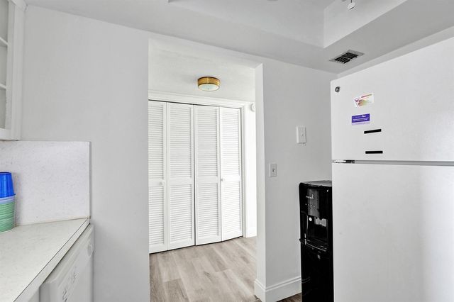 2540 Boundbrook Boulevard 205, West Palm Beach, FL 33406