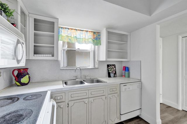 2540 Boundbrook Boulevard 205, West Palm Beach, FL 33406