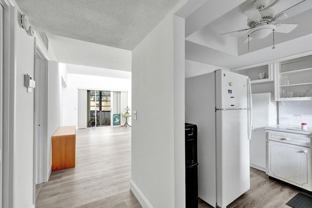 2540 Boundbrook Boulevard 205, West Palm Beach, FL 33406