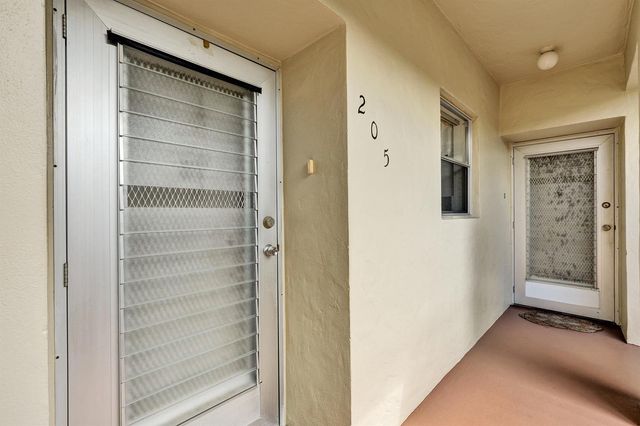 2540 Boundbrook Boulevard 205, West Palm Beach, FL 33406