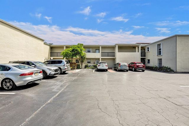 2540 Boundbrook Boulevard 205, West Palm Beach, FL 33406