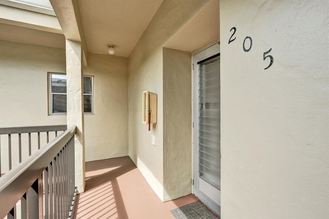 2540 Boundbrook Boulevard 205, West Palm Beach, FL 33406