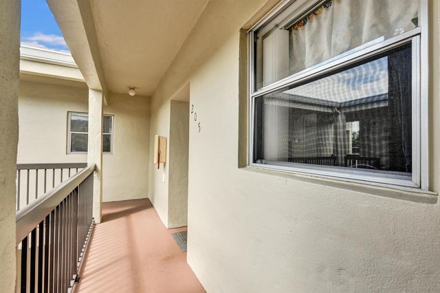 2540 Boundbrook Boulevard 205, West Palm Beach, FL 33406