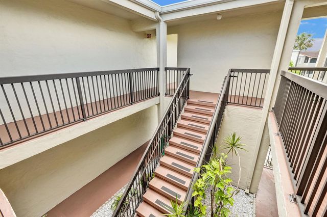 2540 Boundbrook Boulevard 205, West Palm Beach, FL 33406